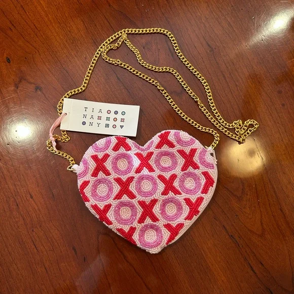 NWT Tiana NY XOXO Heart Chain Strap Bag - Picture 6 of 11